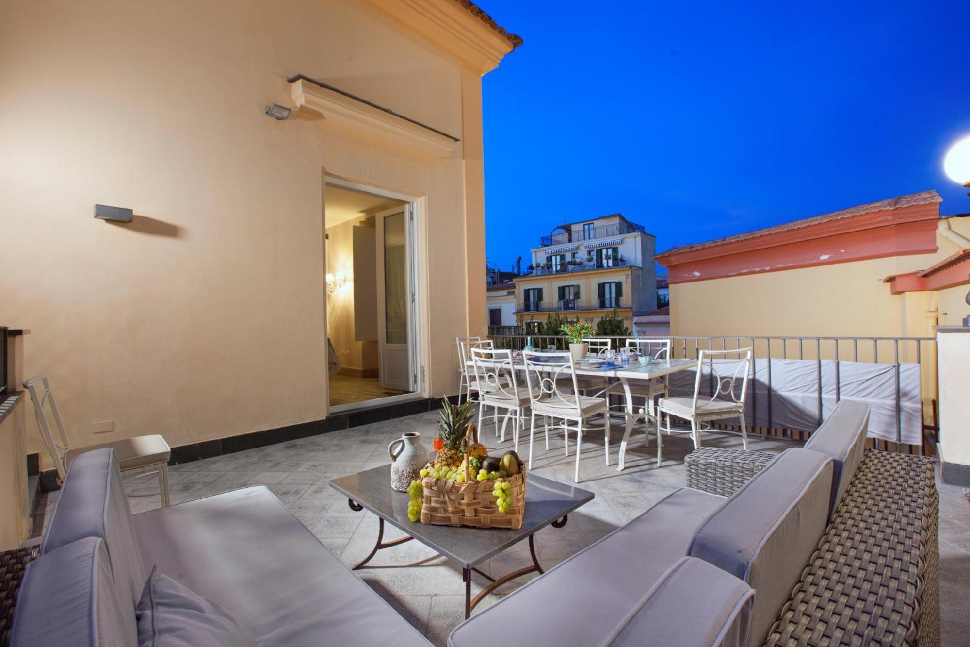 Amore Rentals - Appartamento Terrazza Tasso سورينتو المظهر الخارجي الصورة