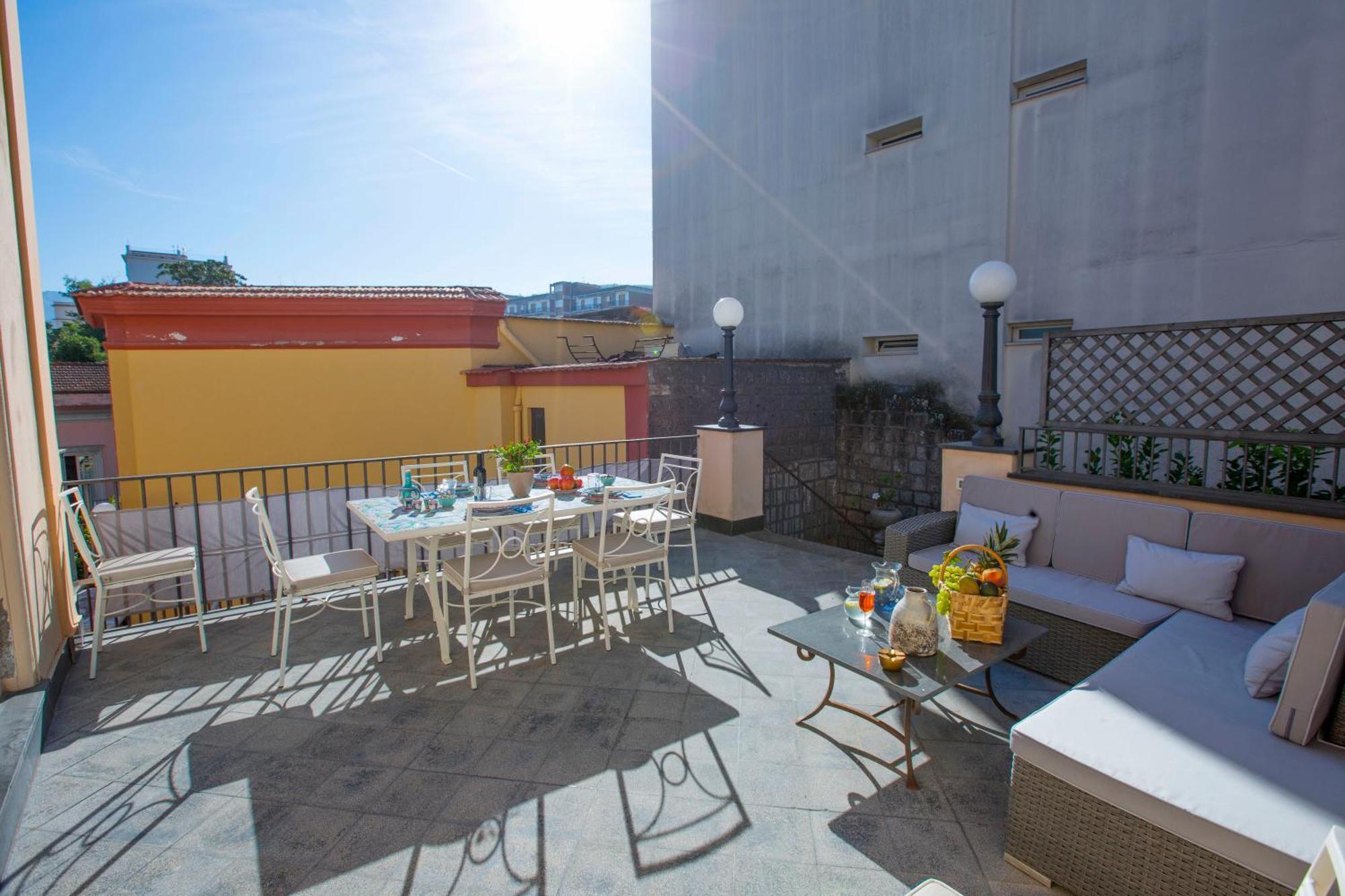 Amore Rentals - Appartamento Terrazza Tasso سورينتو المظهر الخارجي الصورة