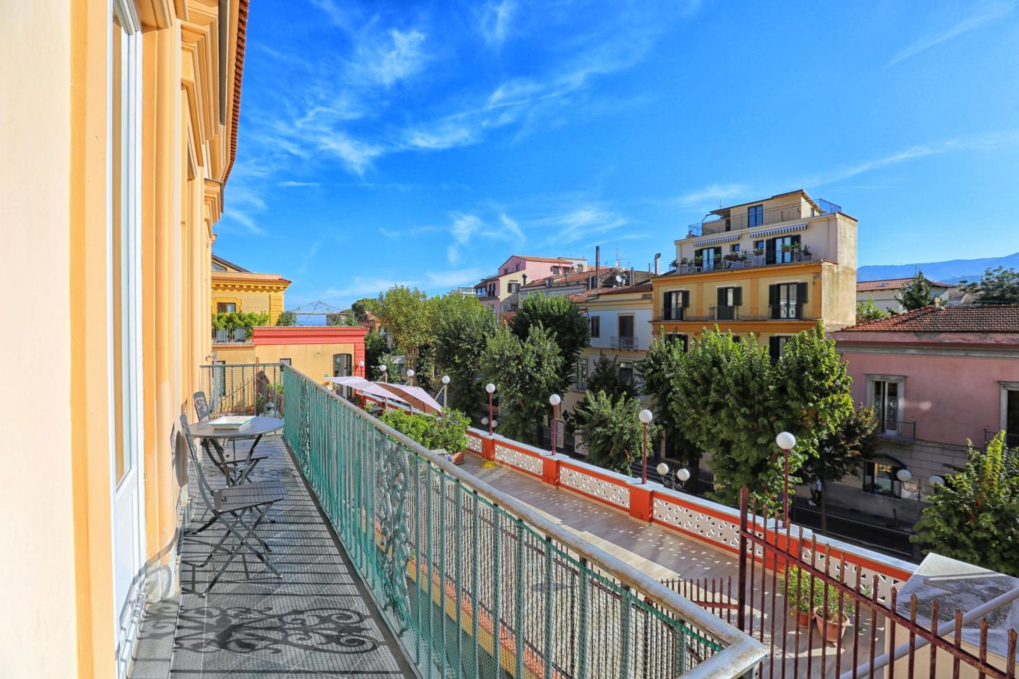 Amore Rentals - Appartamento Terrazza Tasso سورينتو المظهر الخارجي الصورة